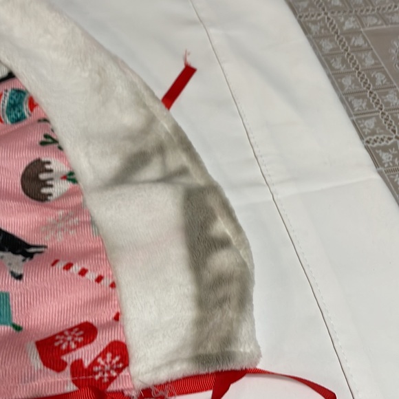 Pink Christmas Tree Skirt With Dog Print 45 in - Picture 8 of 9